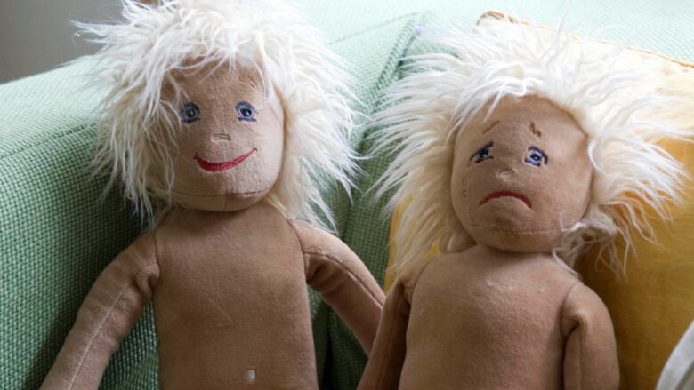 スウェーデンのエガリア保育園にある2体の「Emotion dolls」